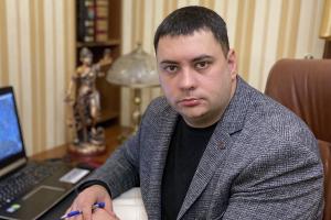  Вадим Чувпило, кандидат наук з державного управління у галузі регулювання земельних відносин.

