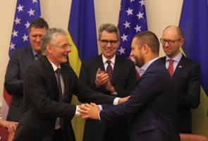 Церемонія підписання інвестиційної угоди між США та Україною