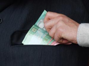 На Київщині депутат і голова ради взяли 8,5 млн грн хабара за оренду земель — офіційно
