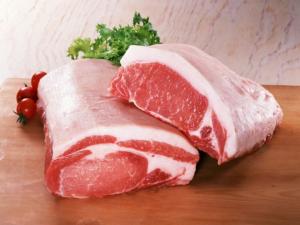 Україна заборонила ввезення свинини з Польщі