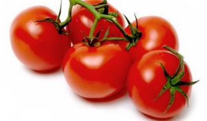 На кордоні затримали понад 60 тонн заражених томатів