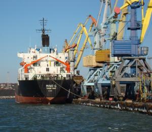 Через негоду 6 морських портів працюють в обмеженому режимі, – АМПУ 
