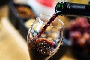 Україна за рік скоротила виробництво виноматеріалів у два рази