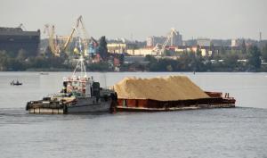 В Україні 4 місяці скорочується перевезення зерна по Дніпру