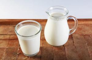 У 2021 році закупівля молока переробними підприємствами скоротилася на 11%