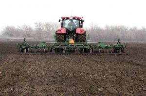 Українських аграріїв закликали розпочати посівну в умовах воєнного стану
