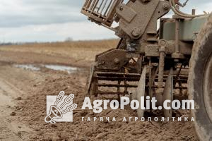 Російські загарбники цілеспрямовано знищують сільськогосподарську техніку, — розвідка