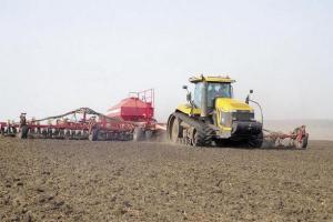 На Миколаївщині розчищають від мін поля для проведення посівної