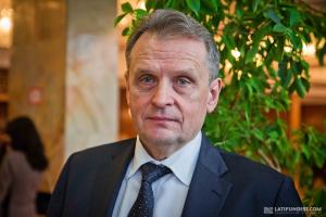 Леонід Козаченко підкреслив, що Польща зараз обмежує навіть транзит української аграрної продукції