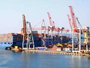Різниця у вартості логістики між експортом через порти Польщі й українські морські порти – $100