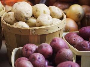 Оптові ціни на картоплю в Україні є найвищими за всю історію, як у гривні, так і у перерахунку на долари чи євро