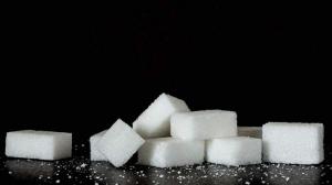 На цукрових заводах України виробили близько 1,8 млн т цукру