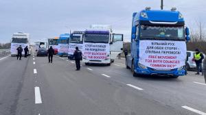 Польська сторона приймає вантажні автомобілі, які прибувають з України