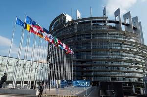 Представники ЄС дипломатичними каналами повідомили уряду, що зупиняють виділення фінансової допомоги Україні