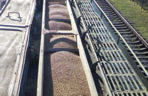 Вартість незадекларованого товару, який намагалися вивезти незаконно, оцінюється приблизно у 2,4 млн гривень