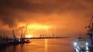 Суднам заборонено заходити до порту та виходити з нього з 00:00 до 05:00.