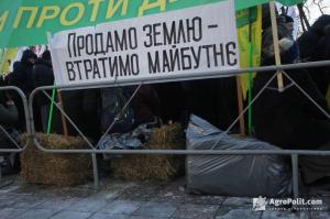 Іноземці зможуть купувати українську землю, якщо скористаютсья множинним громадянством