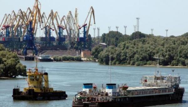 Наразі близько 45% українського експорту припадає на залізничні перевезення, ще 45% — на Дунайський регіон