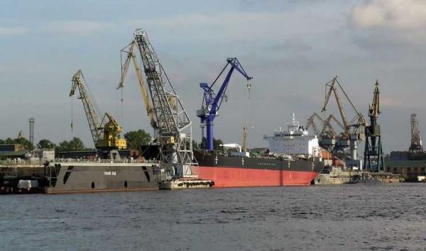 Додаткові труднощі виникають із проходженням суден через протоку Суліна