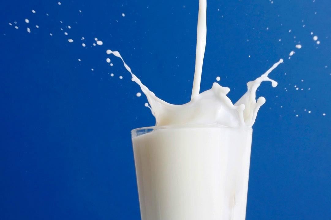 Випуск молока в січні — квітні скоротився на 0,9% до 2892,4 тис.т — Держстат
