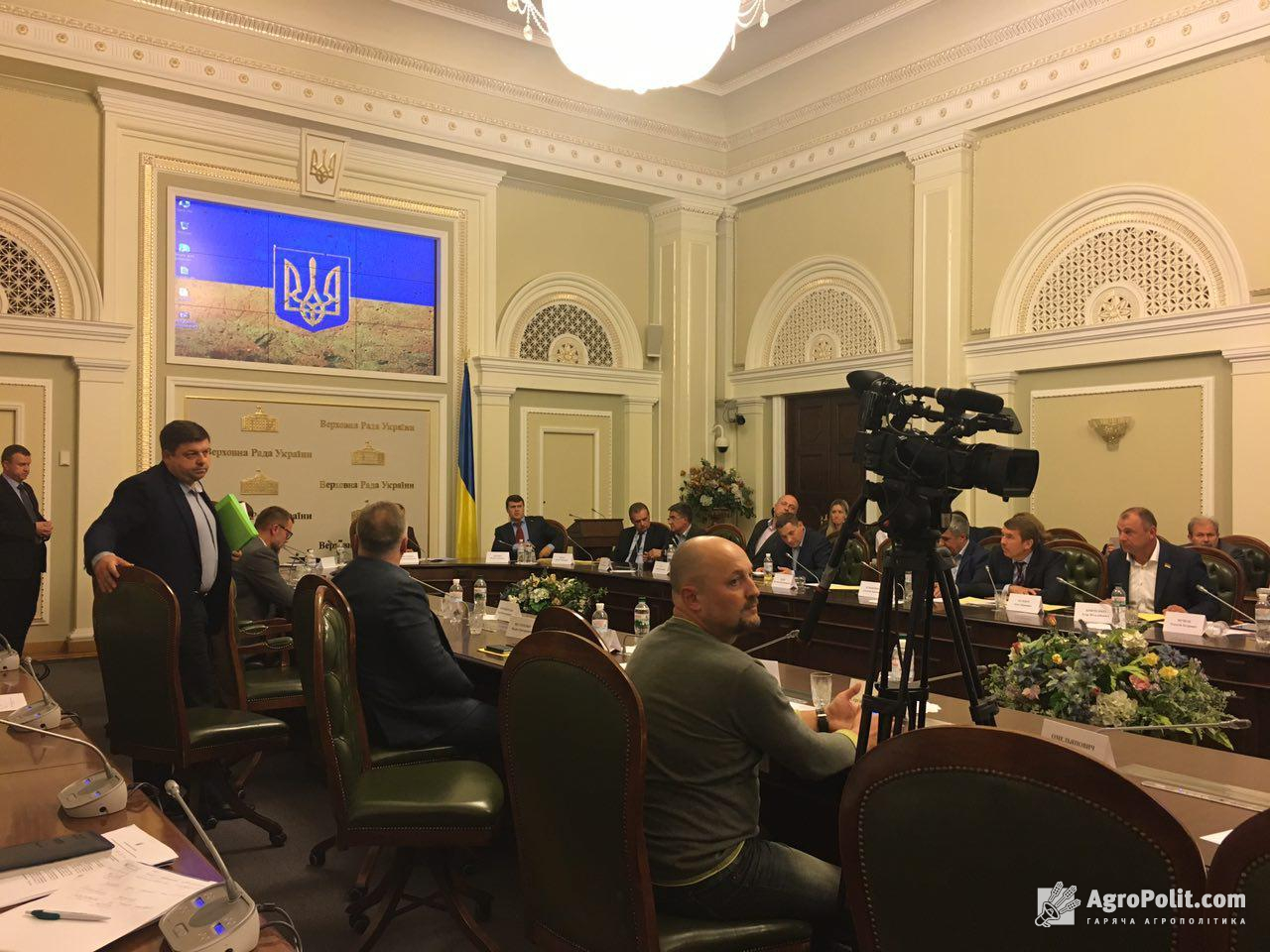 Депутати проголосували за проведення парламентських слухань щодо земельної реформи