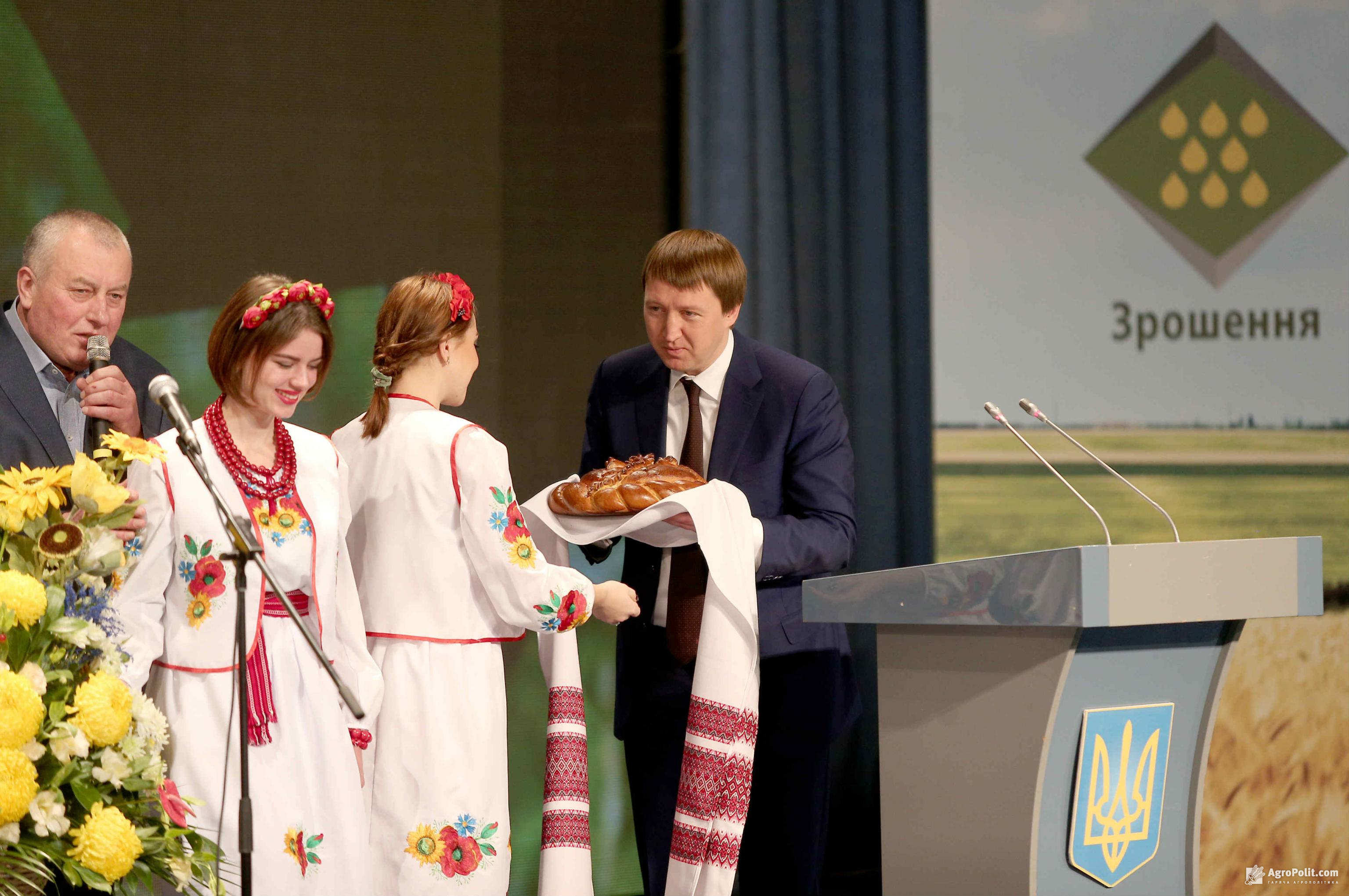 Тарас Кутовий привітав аграріїв та розповів про плани на 2017 рік