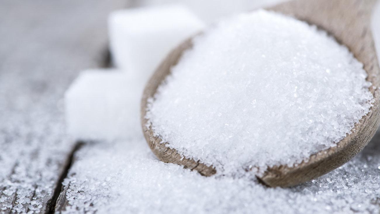 Експорт цукру скоротився майже в половину
