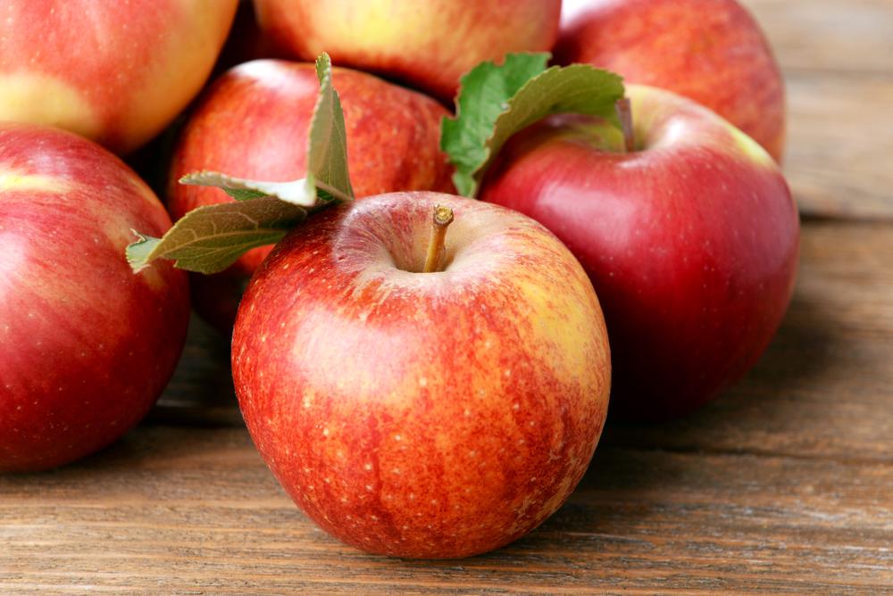 Яблука у грудні цього року майже вдвічі дорожчі, ніж торік