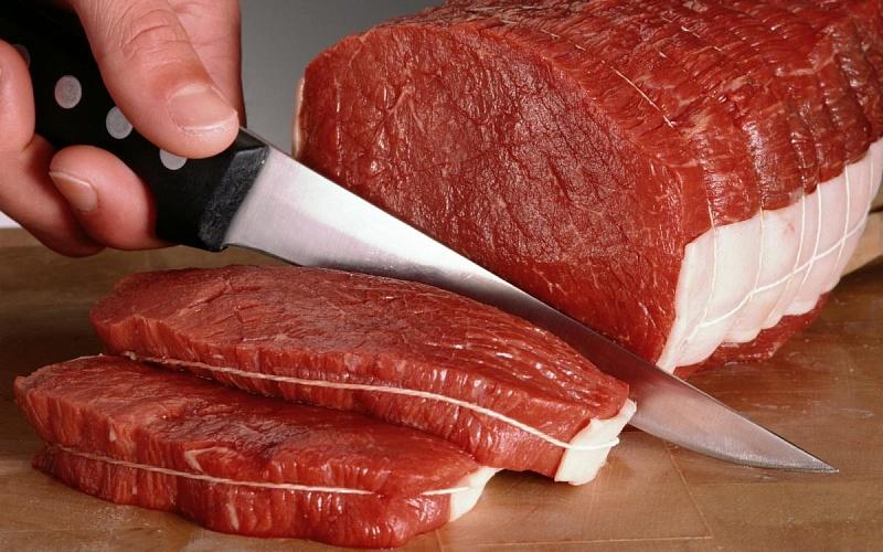Парламенту рекомендували проголосувати за заборону українцям продавати домашнє м'ясо та сало з 2020 року