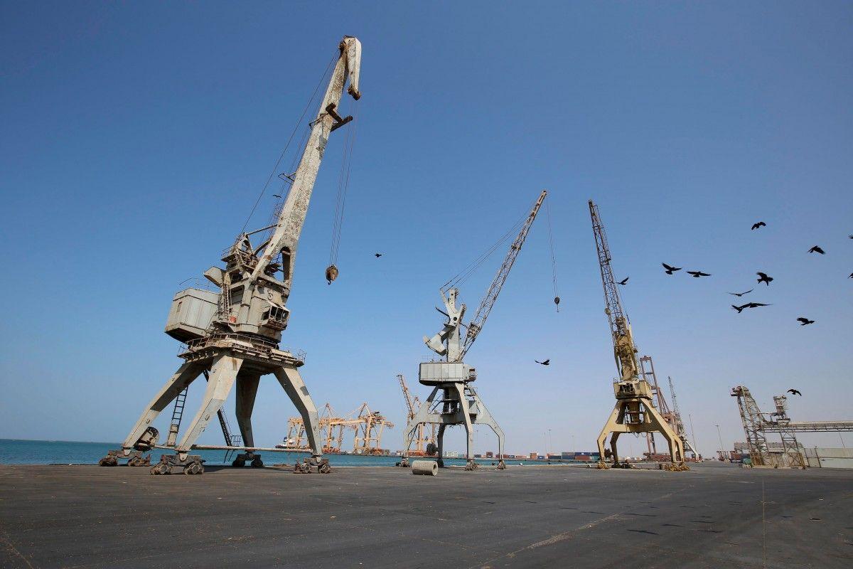 Промисловці просять Гройсмана знизити портові збори ще на 54%
