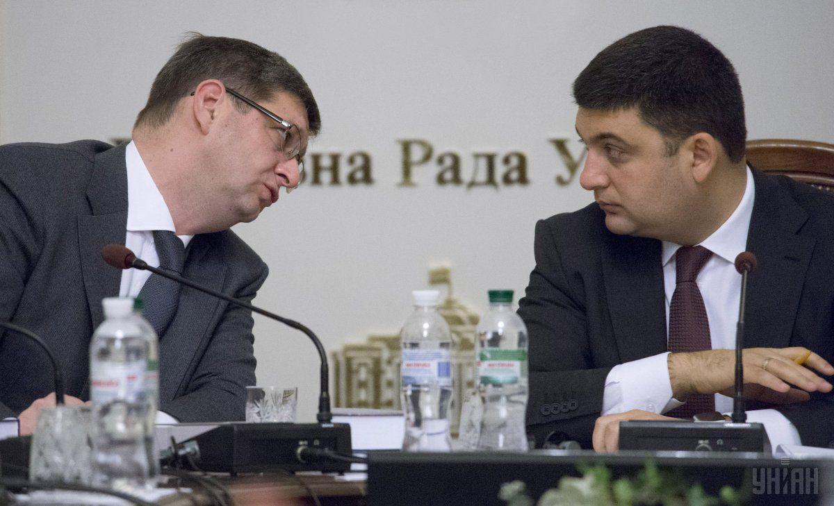 Володимир Гройсман і Петро Порошенко зараз вирішують долю Кабміну та коаліції – джерело