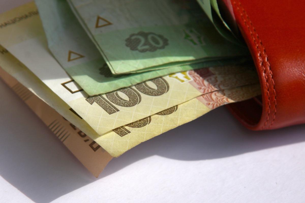 До кінця року в Україні піднімуть мінімальну зарплату до 4200 грн, — Розенко