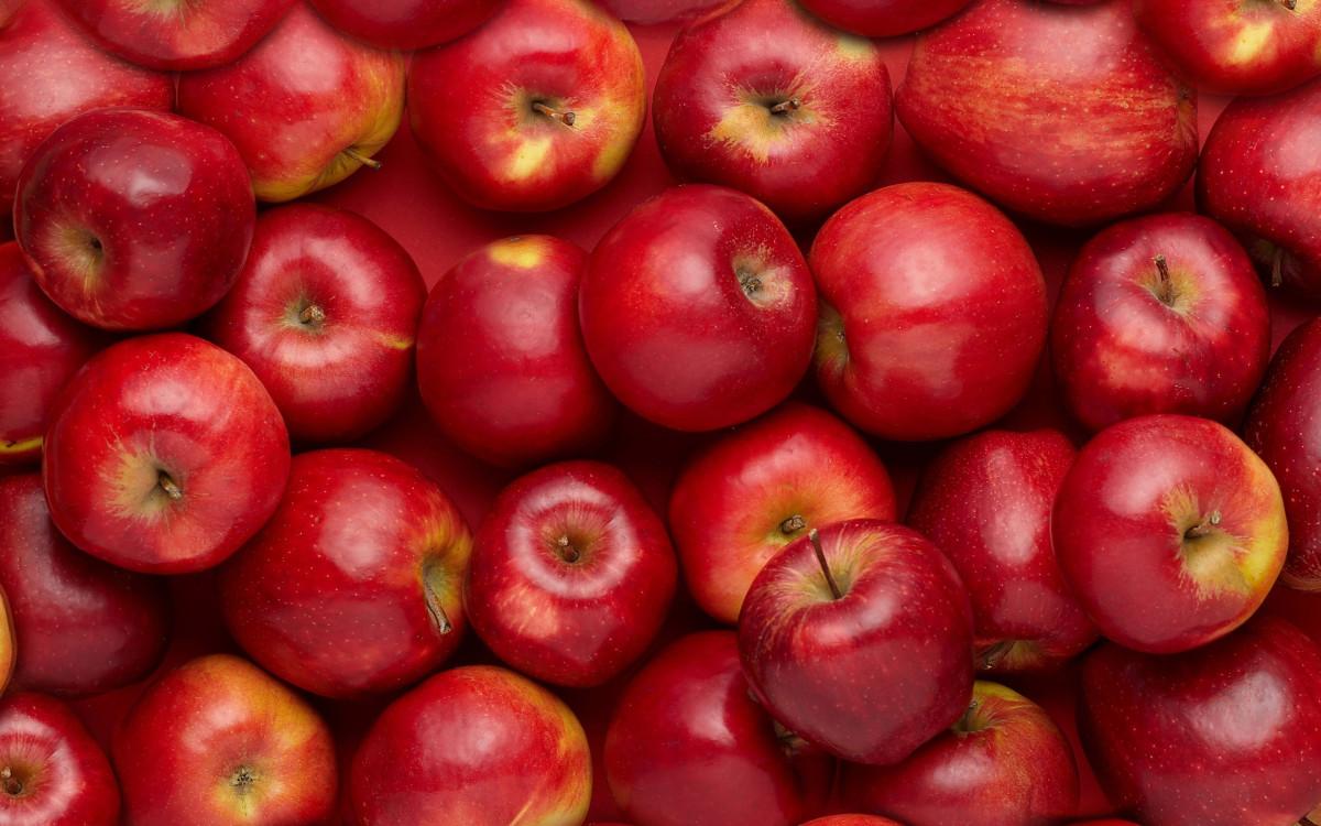 Польські фермери б'ють на сполох — рекордно подешевшало промислове яблуко