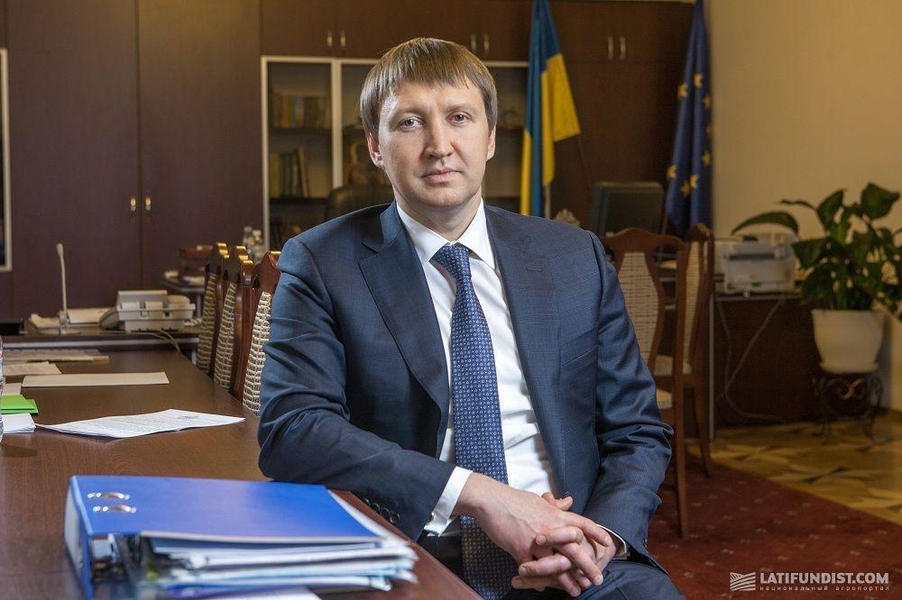 Парламент звільнив з посади міністра аграрної політики Тараса Кутового 