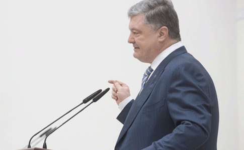 Порошенко повідомив про закінчення дії воєнного стану в Україні