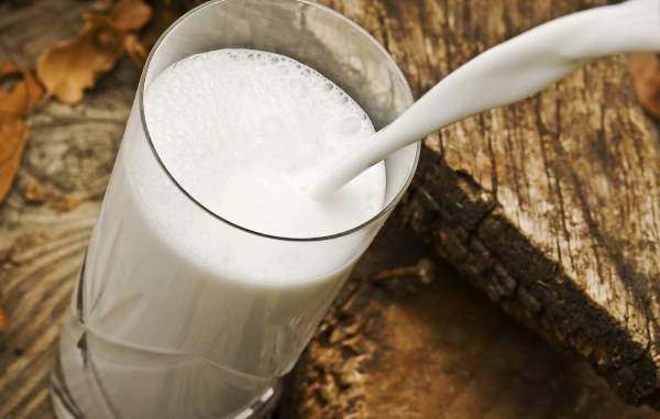 Переробники зменшують обсяги закупівлі молока у населення