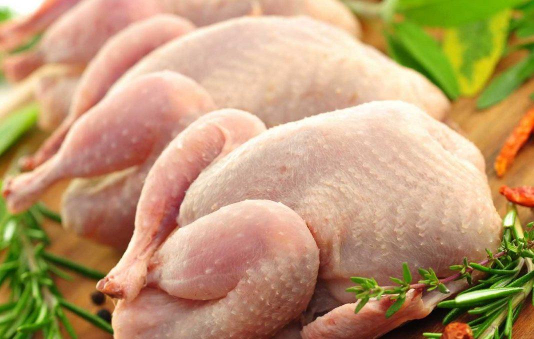 М’ясо птиці в Україні майже вдвічі дешевше за свинину