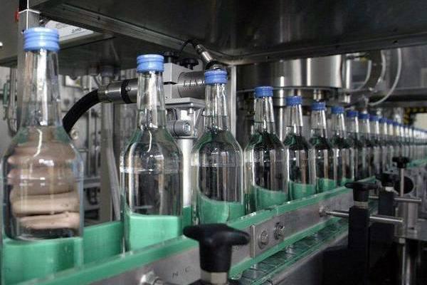На Київщині за нелегальне виготовлення спирту оштрафували на 183 млн грн два підприємства