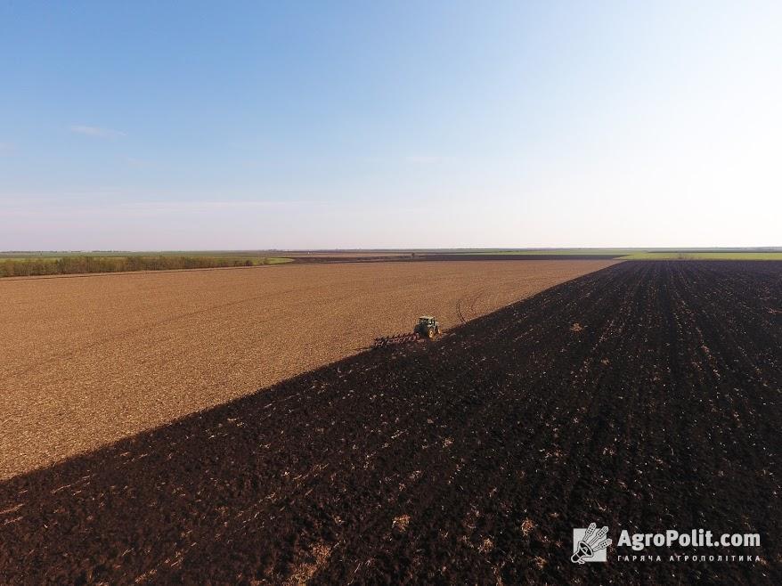 Ринок землі: в Україні здійснено майже 1 800 земельних угод
