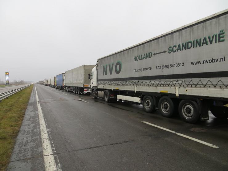 Транспортна війна – поляки фактично заблокували українському бізнесу перетин європейського кордону   