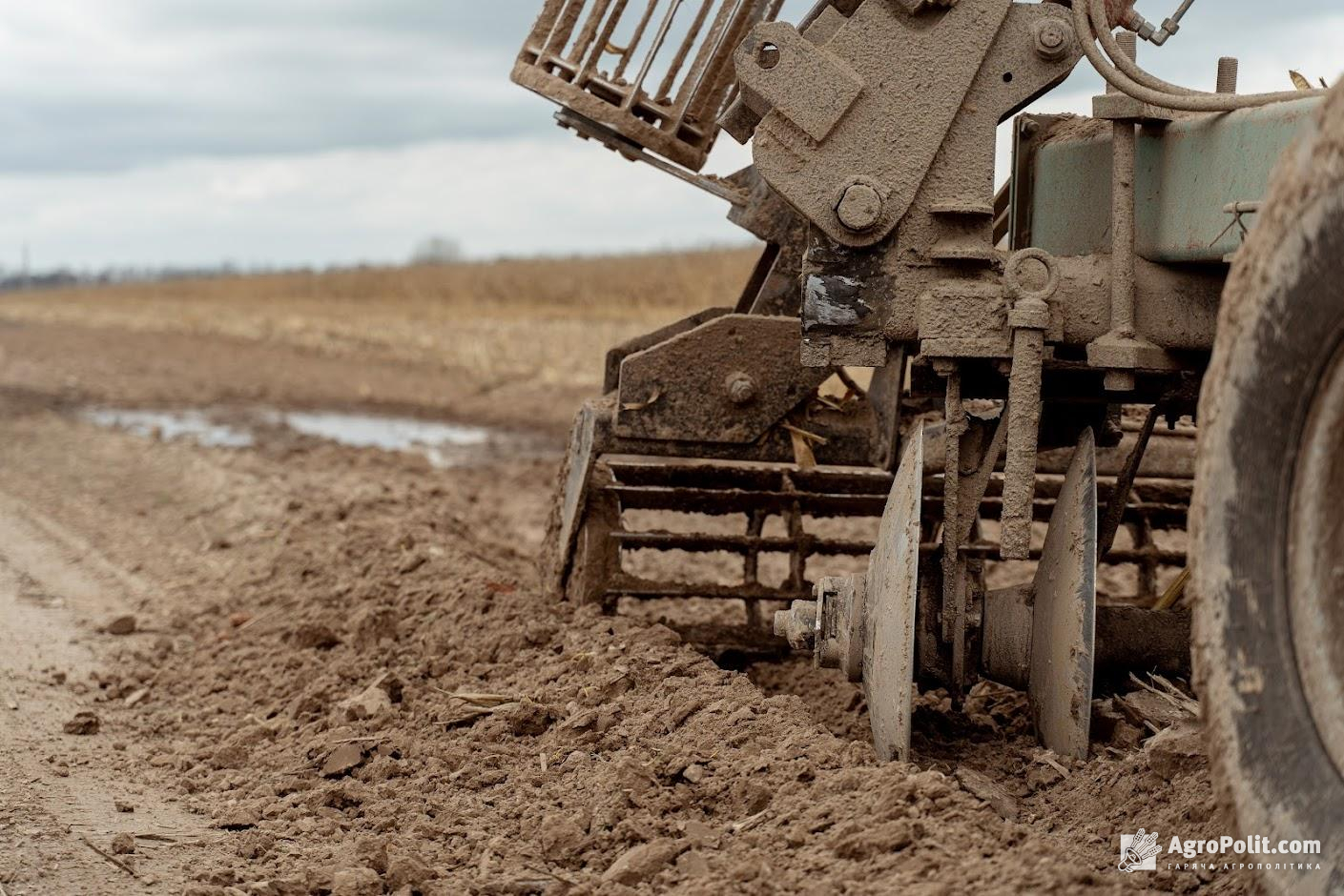 Російські загарбники цілеспрямовано знищують сільськогосподарську техніку, — розвідка