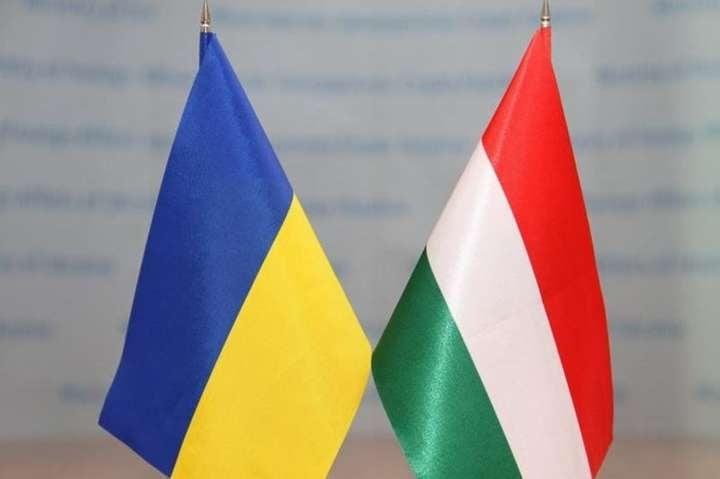 Угорщина ввела для українських перевізників бездозвільний режим