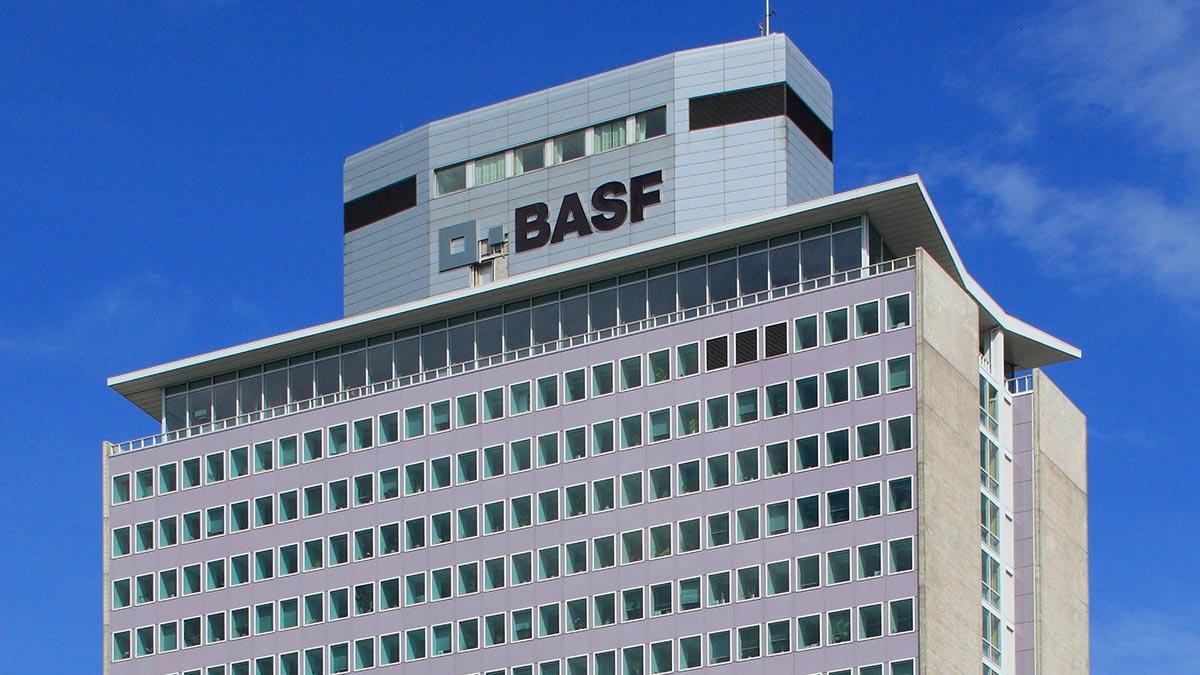 Хімічний концерн BASF частково іде з ринку росії та білорусі