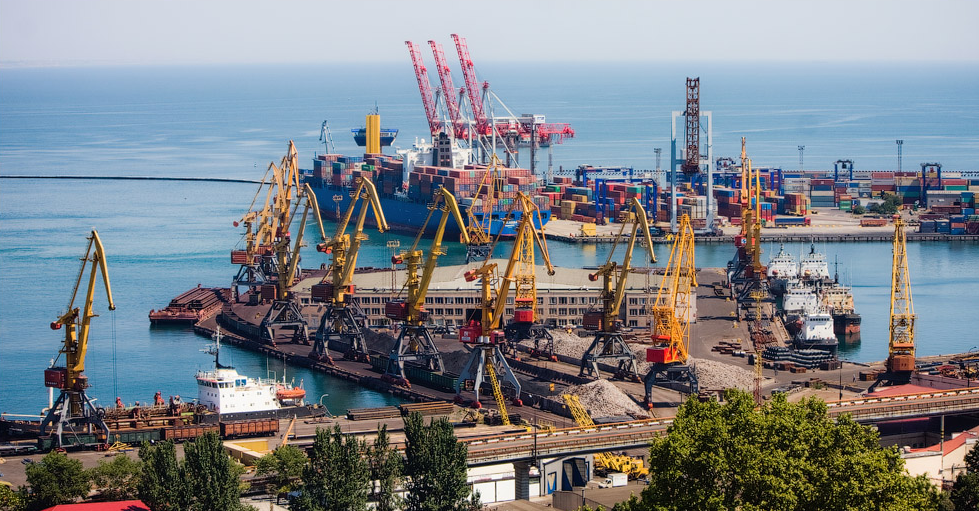 Франція готова допомогти розблокувати Одеський порт для експорту зерна