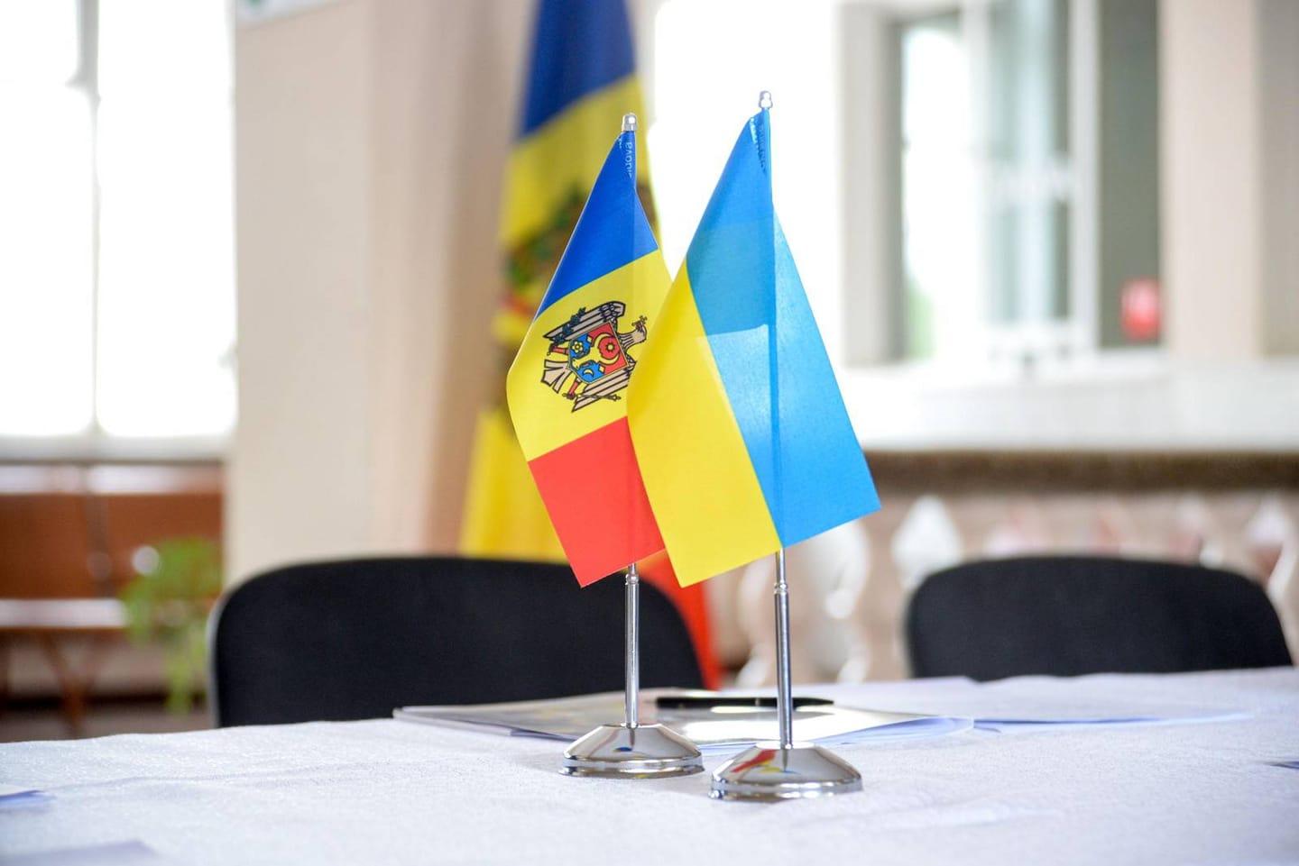Україна та Молдова скасували дозволи на міжнародні вантажні перевезення
