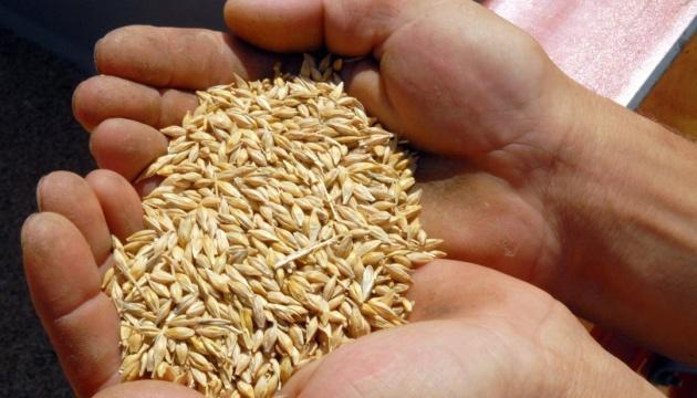 Понад 2 тис. агровиробників отримають рукави для зберігання зерна від USAID