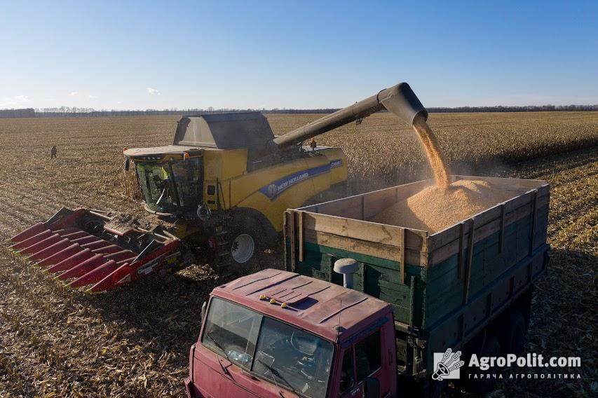 Українська сторона виступила з пропозицією на якийсь час сильно обмежити, а зараз навіть повністю припинити надходження зерна до Польщі