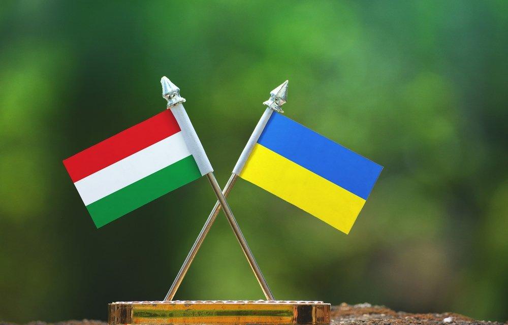 Угорщина стала третьою країною, яка заборонила експорт українського зерна 