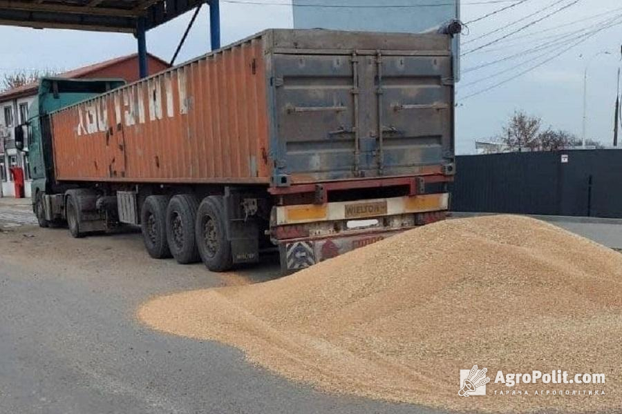 Експортери змушені повертатися назад, не маючи можливості вивозити своє зерно згідно з правилами.