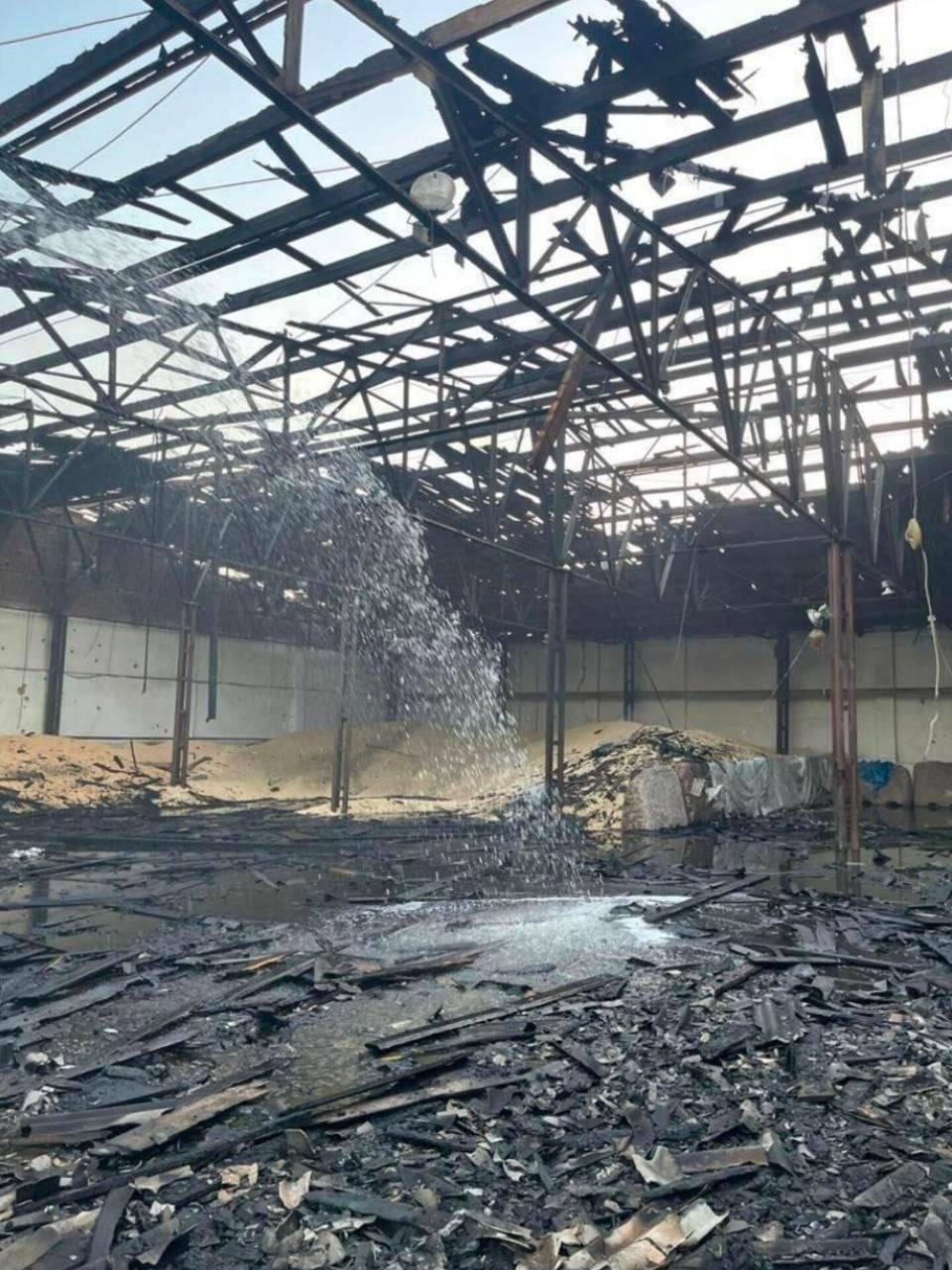 Унаслідок атаки росіян виявилися зруйновані та пошкоджені виробничо-перевантажувальний комплекс